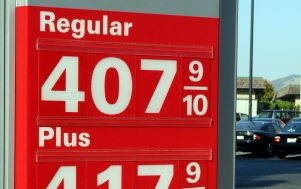 US gasoline prices top $4.00/gallon in early march 2022.