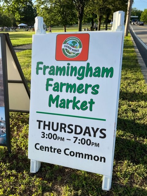 [photo] Framingham Farmers Market sign.